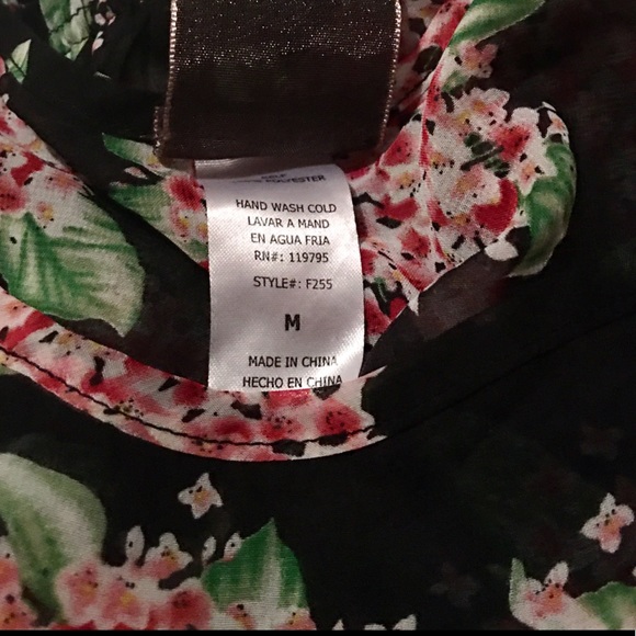 Pretty batwing crop top - Picture 2 of 3